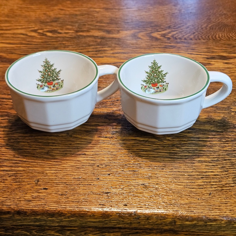 Pfaltzgraff Vintage Christmas Tree‎ Village 2 Mugs Green Rim Octagonal Base